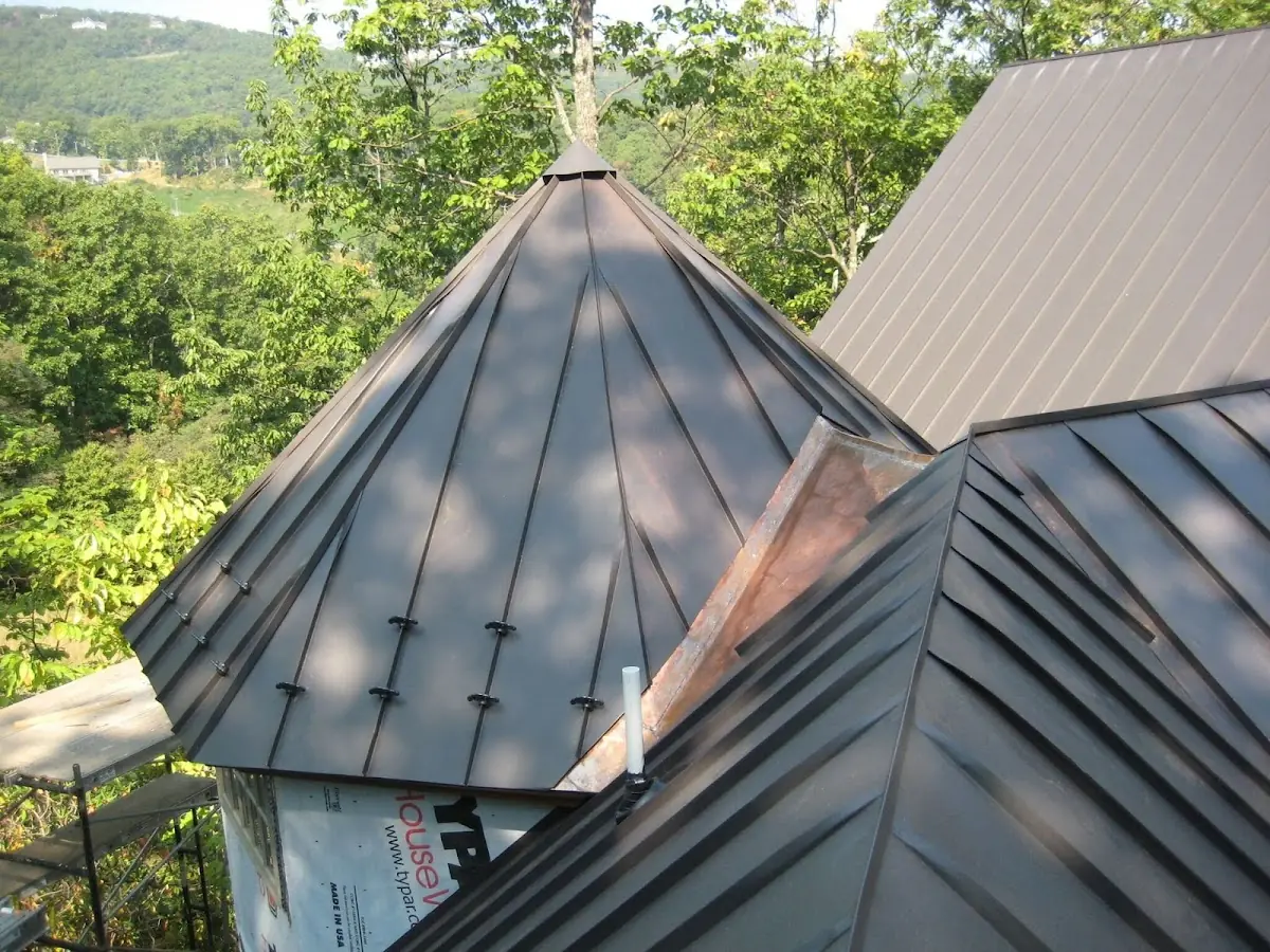 Professional Gutter Cleaning by Craftsman Roofing in Mountain Lake Colony